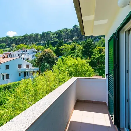 Iva Apartman *